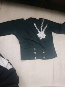 women crop top in green colour
