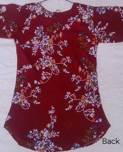Floral (M) size Top.