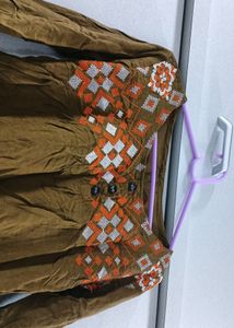 Embroidered Short Kurti 🫶🏼