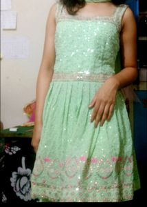 Sarara Set With Earing &amp; Mang Tika