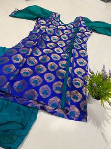 Elegant Blue &amp; Green Kurta Set