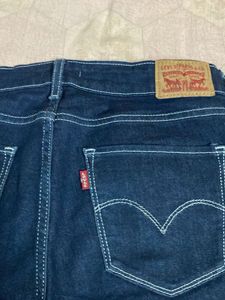 Streachble Levi’s Dark Blue Denim