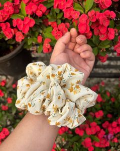 Floral Print Scrunchie🌼