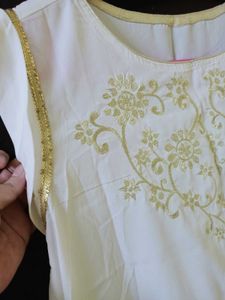 ✨Beautiful White And Golden Kurta✨