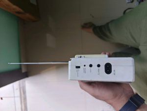 Vintage Portable Radio -{ not working}