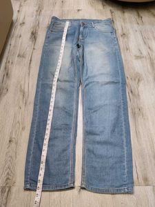 Ma2073 Status jeans waist 32 inches