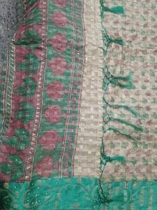 Elegant Floral Patterned Saree