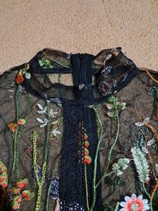 FLORAL EMBROIDERED SHEER MESH UP