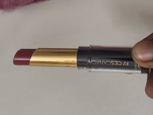 Lipstick Faces Canada