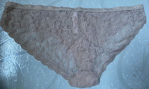 Victoria’s Secret Lace Bikini Bottom – Size L