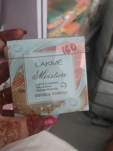 Lakme Moisture Compact