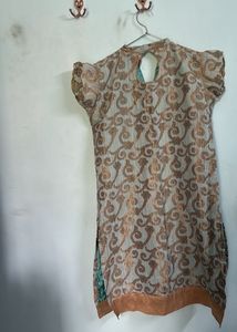 Ethnic Kurti With Stones Embellishments