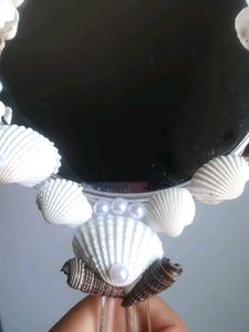 FREE HAIRCLIPS WITH SEASHELL MIRROR
