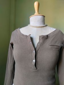 Button Top