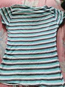 Stylish Striped Women&#39;s T-Shirt