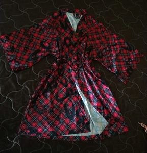 Victoria&#39;s Secret Red Plaid Robe.