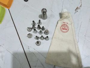 Cake Decorating Supplies Set