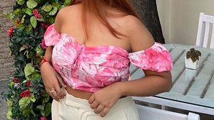 New Urbanic Sweetheart Neck Pink Crop Top