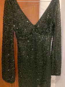 Guess Gorgeous green shimmer outfit size-XS