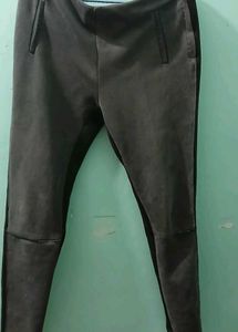 Black Zipper Accent
