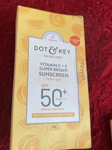 Vitamin C+e Super Bright Sunscreen SPF 50 Pa