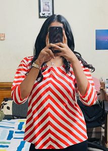 Chic Red &amp; White Diagonal Stripe Top