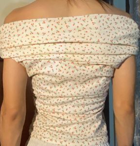 Floral Off shoulder Pinteresty Top