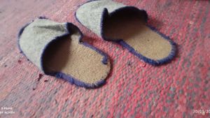 House Slipper/Kapde Ki Chappal/Namda Clothes Socks