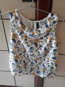 Floral Print Sleeveless Top