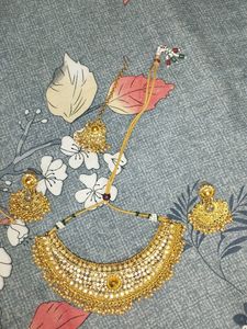 Beautiful Golden Jwellery Set With Earrings
