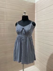 H&amp;M Pintresty Striped Tie-Front Dress