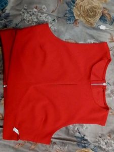 Chic Red Sleeveless Top