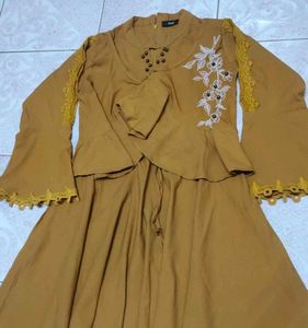 High Low Dress With Beutiful Lace Sleeves 😍