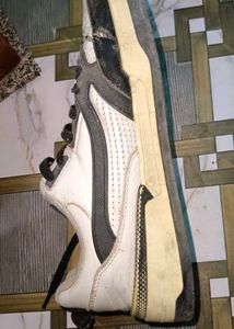 Used Sneakers condition is to good