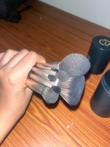 Mars makeup brush set