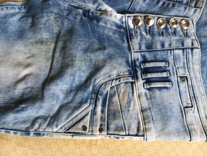 Stylish High-Waisted Jeans