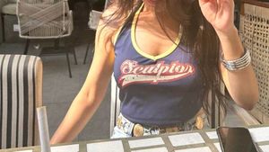 Sculptor Graphic Tank Top