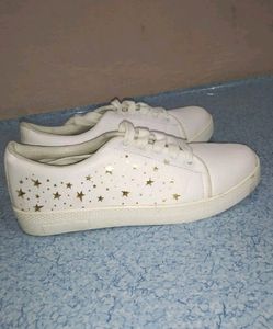 Sneakers 👟 Like New Condition