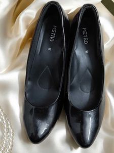 Metro Black formal pumps