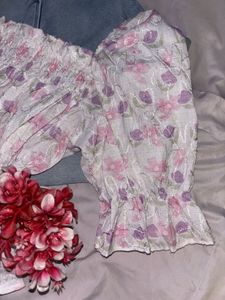 Floral Puff Sleeve Smocked Top.BRAND NEW