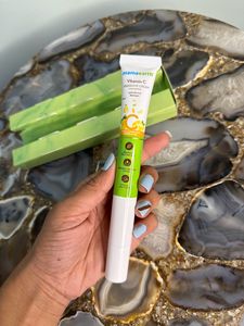 Mama Earth Vitamin  C Under Eye Cream With electric Massager