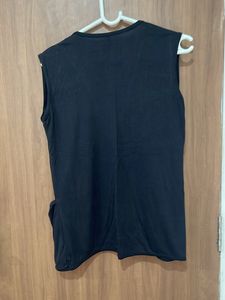 Umm Sleevesless Shrug