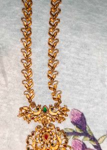 Elegant Gold Necklace