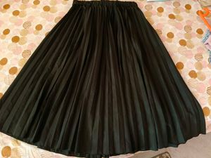 Elegant Black Pleated Skirt