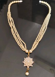 Elegant Pearl Flower Necklace
