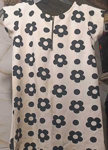 White &amp; Black Flower Aesthetic Casual Cute Top