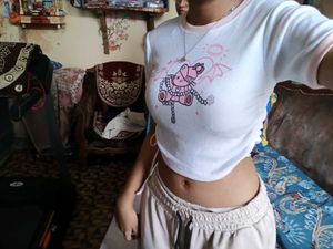 ◜ꜝꜝ Sanrio Hello kitty crop top  ☓ ⤸
