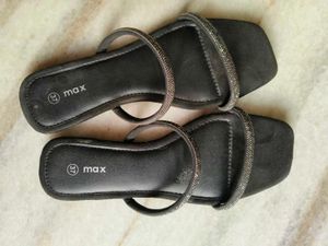 Max Shiny And black flats ( Foot wear)