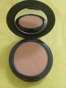 🩷🩷MAC POWDER PLUS FOUNDATION NC 45