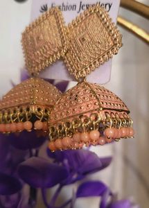 Elegant Peach And Gold Earing